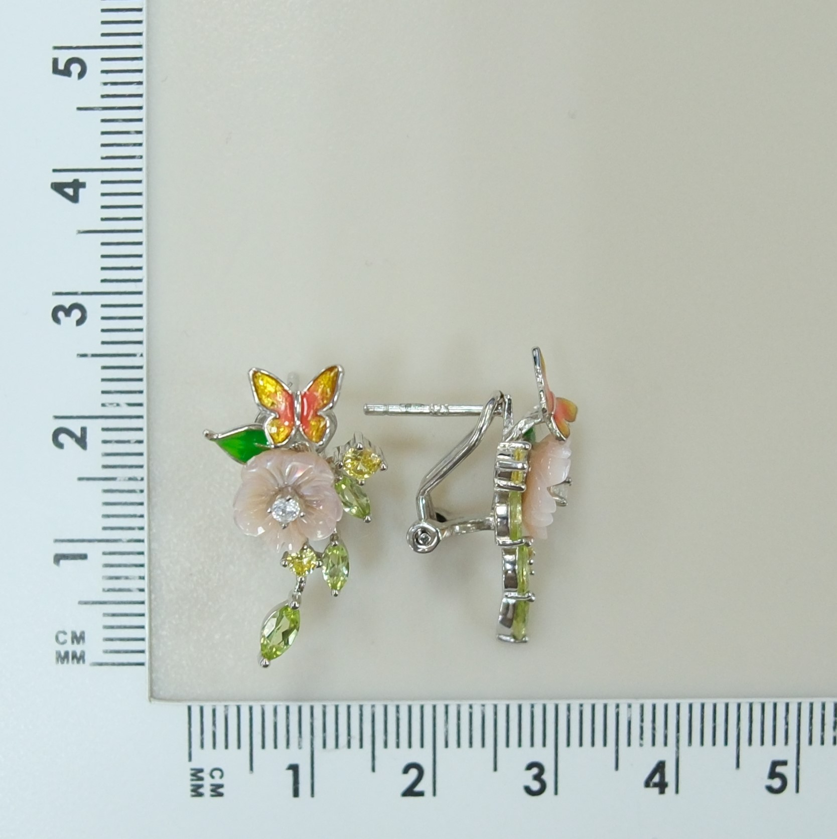 Серебряные серьги с перламутром "Цветы"